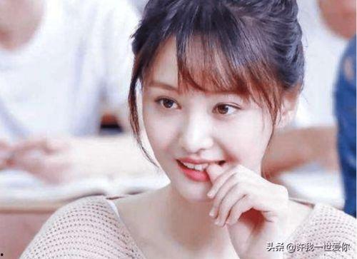 娱乐吃瓜小妹子视频